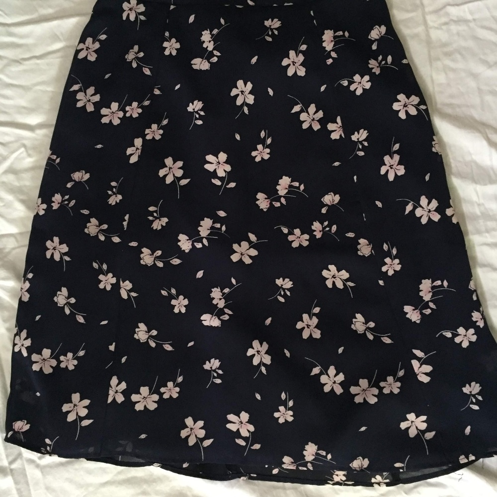 light floral pattern skirt knee length